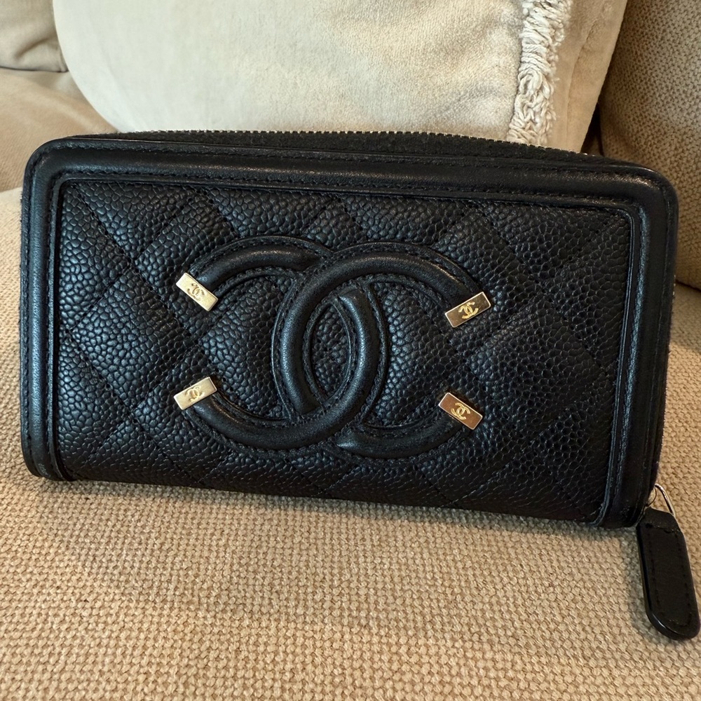 CHANEL Black Caviar Leather Filagree Medium Zip Wallet